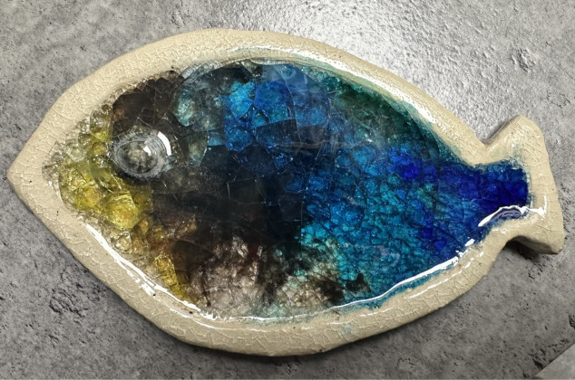 Krystyna Nowak ; Ceramiczno - szklana rybka
