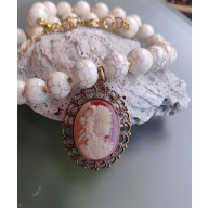 Naszyjnik Camea Korale Howlit De Lux Kulki Złote Koraliki