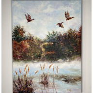 Jesienny poranek nad jeziorem i dzikie kaczki w locie