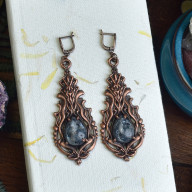 WIKTORIAŃSKIE MIEDZIANE WISZĄCE KOLCZYKI Z KAMIENIEM / LARVIKIT #001