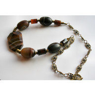 Krótki naszyjnik z agatu brązowego