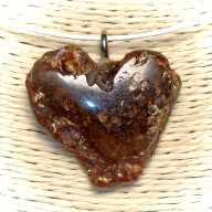 Zawieszka, rustykalne serduszko z bursztynu