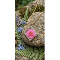 NASZYJNIK RÓŻOWY OGRÓD – RĘCZNIE WYKONANY Z PRAWDZIWYM KWIATEM