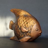 RZEŹBA ZŁOTA RYBKA WYS. 11,5 CM