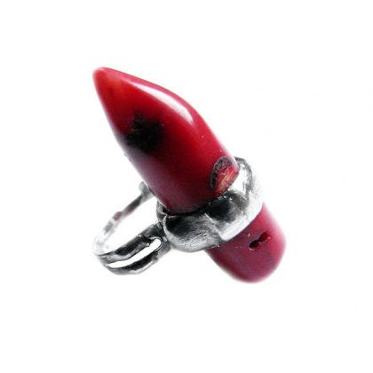 Koralowy kieł, wersetka, pierścionki